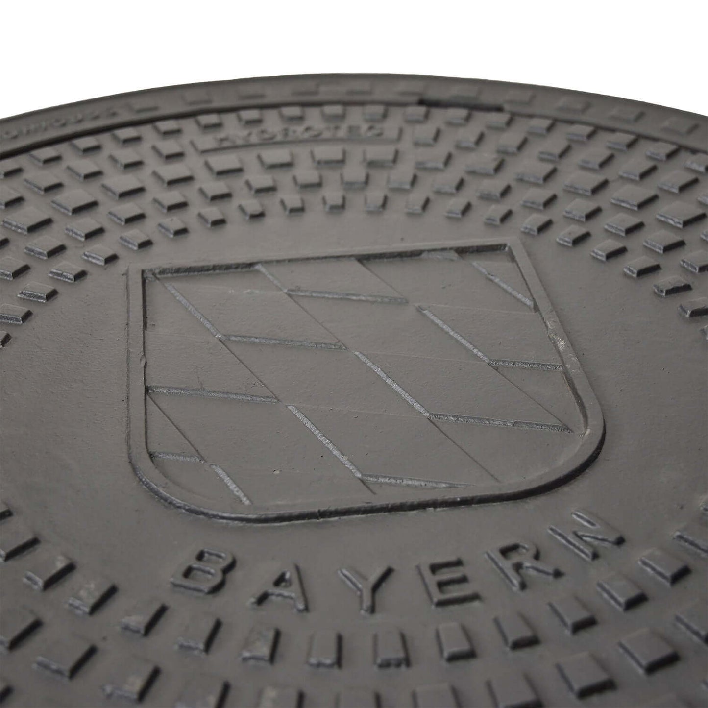 Schachtabdeckung quadratisch Bayern Klasse B125 mit Wappenprägung, Gussmaterial, 750 x 750 mm.