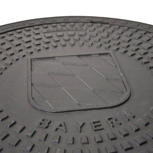 Schachtabdeckung quadratisch Bayern Klasse B125 mit Wappenprägung, Gussmaterial, 750 x 750 mm.