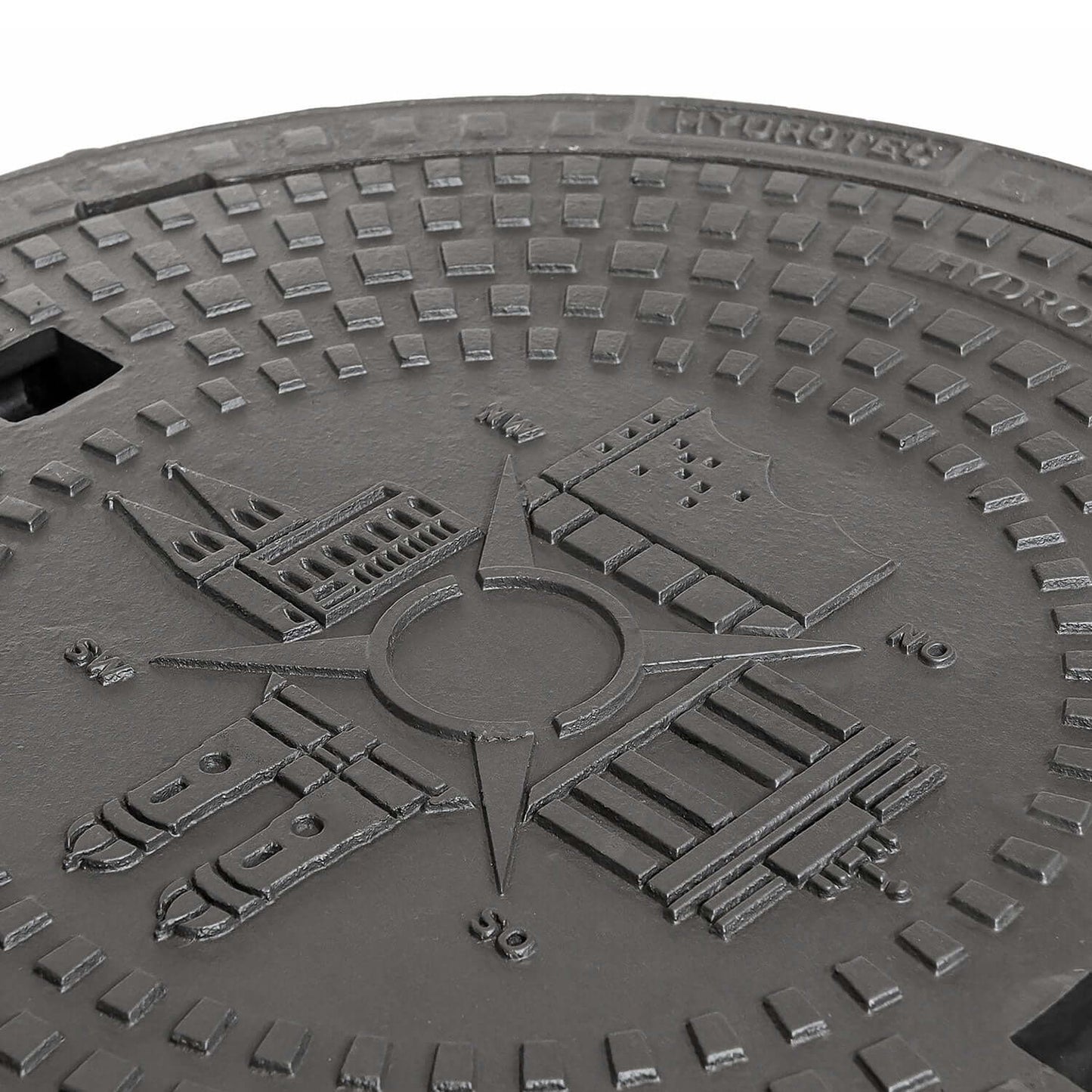 Schachtabdeckung quadratisch Deutschland Windrose Klasse B125 mit Wappenprägung und Strukturdetail