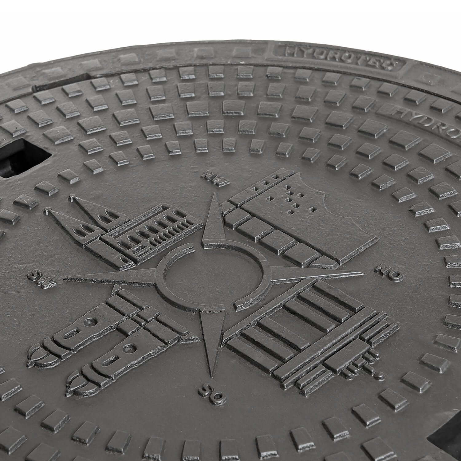 Schachtabdeckung quadratisch Deutschland Windrose Klasse B125 mit Wappenprägung und Strukturdetail