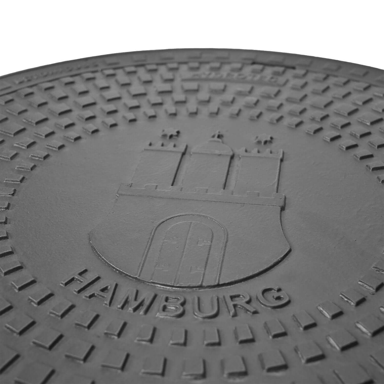 Schachtabdeckung quadratisch Hamburg Klasse B125 mit Wappenprägung, 750 × 750 mm aus Guss.