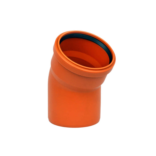 KG Bögen PVC-U SN 8 – orange PVC elbow for underground sewage systems with integrated sealing.