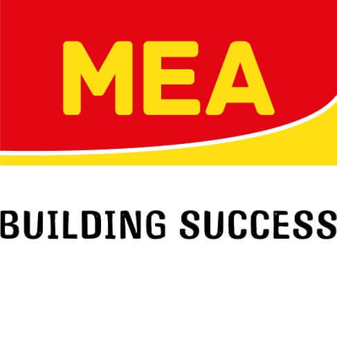 MEA Logo mit dem Slogan "BUILDING SUCCESS" auf rotem und gelbem Hintergrund.