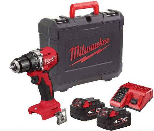 Milwaukee M18 BLPDRC-402C Akku-Bohrschrauber Set mit 2x 4,0 Ah Akkus, Ladegerät und robustem Koffer.