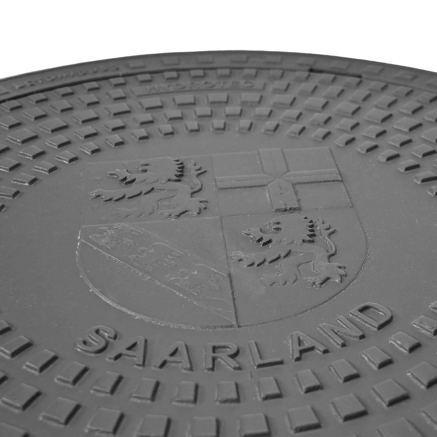 Schachtabdeckung quadratisch Saarland Klasse B125 mit Wappenprägung und rutschfester Oberfläche