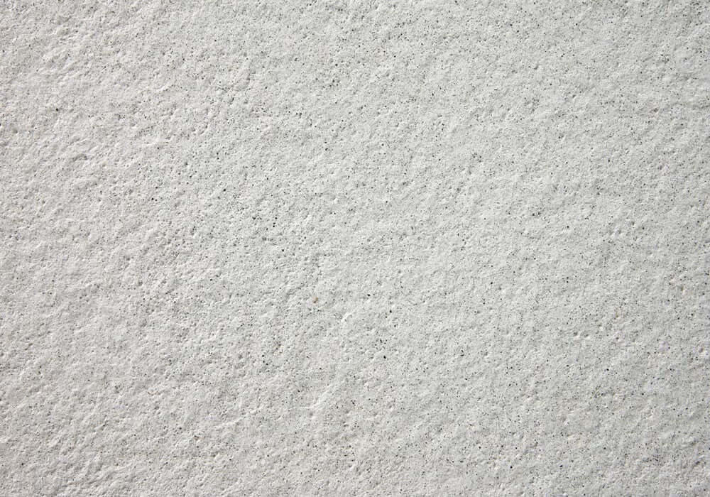 Terrassenplatte METTEN SPRING SORENO Granithell – Textur der hellen Betonplatte mit modernem Look